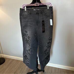 DG2 by Diane Gilman Black wash Wide Leg Crop Jeans